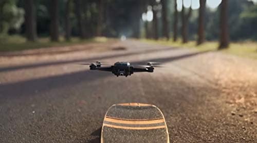 Yuneec Mantis Q - Drohne und Skateboard